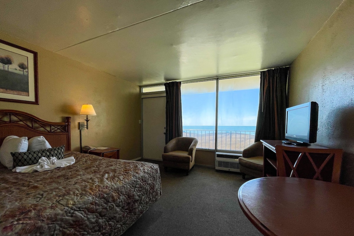 Room, 2 Bedrooms, Oceanfront | Beach/ocean view
