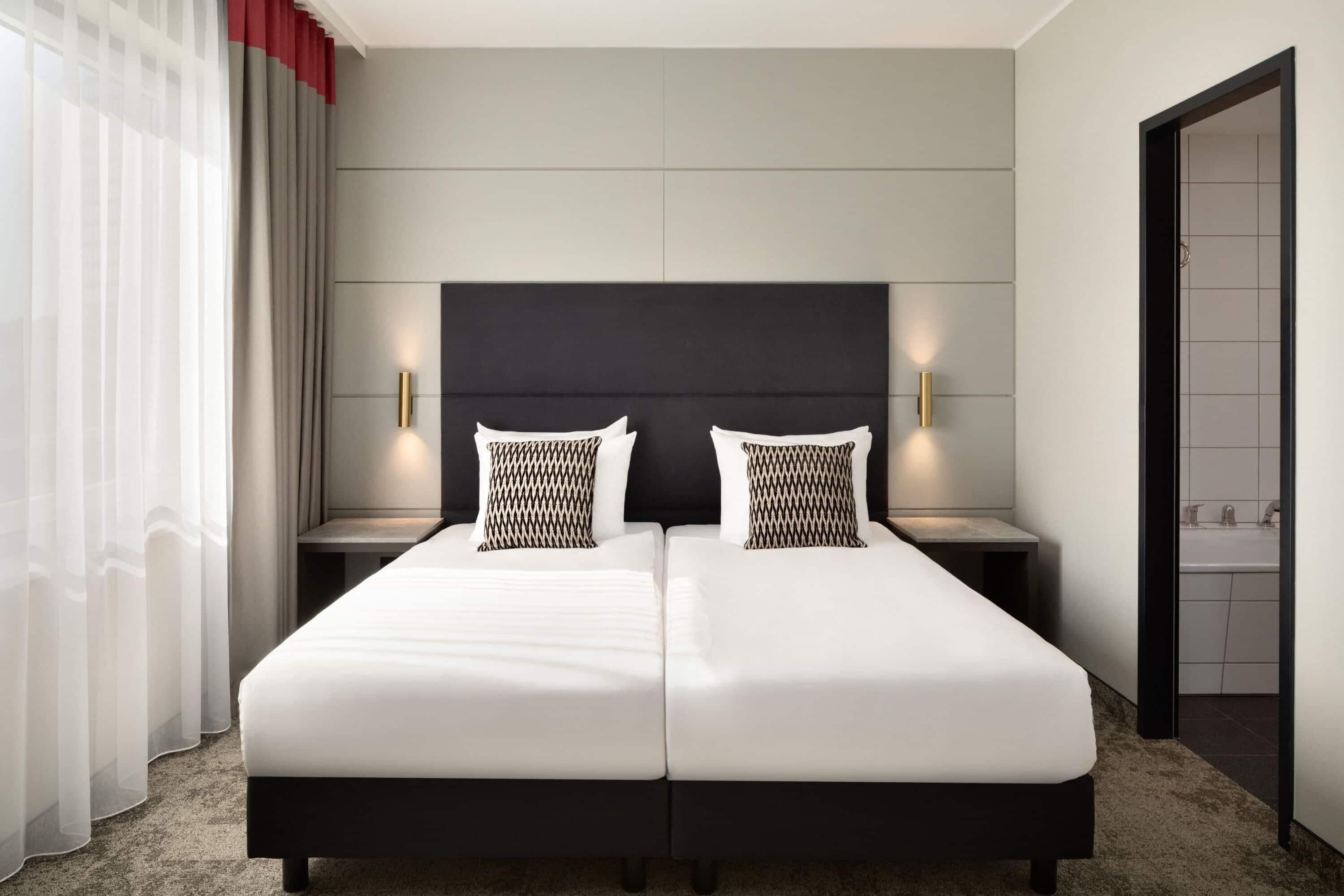 Suite ejecutiva, 1 cama de matrimonio grande | Caja fuerte, escritorio, sistema de insonorización y cunas gratuitas