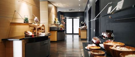 Tägliches Frühstücksbuffet gegen Gebühr