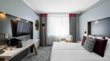 Värdeförvaringsskåp på rummet, skrivbord och ljudisolering