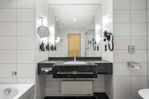 Executive Suite, 1 King Bed | Bathroom