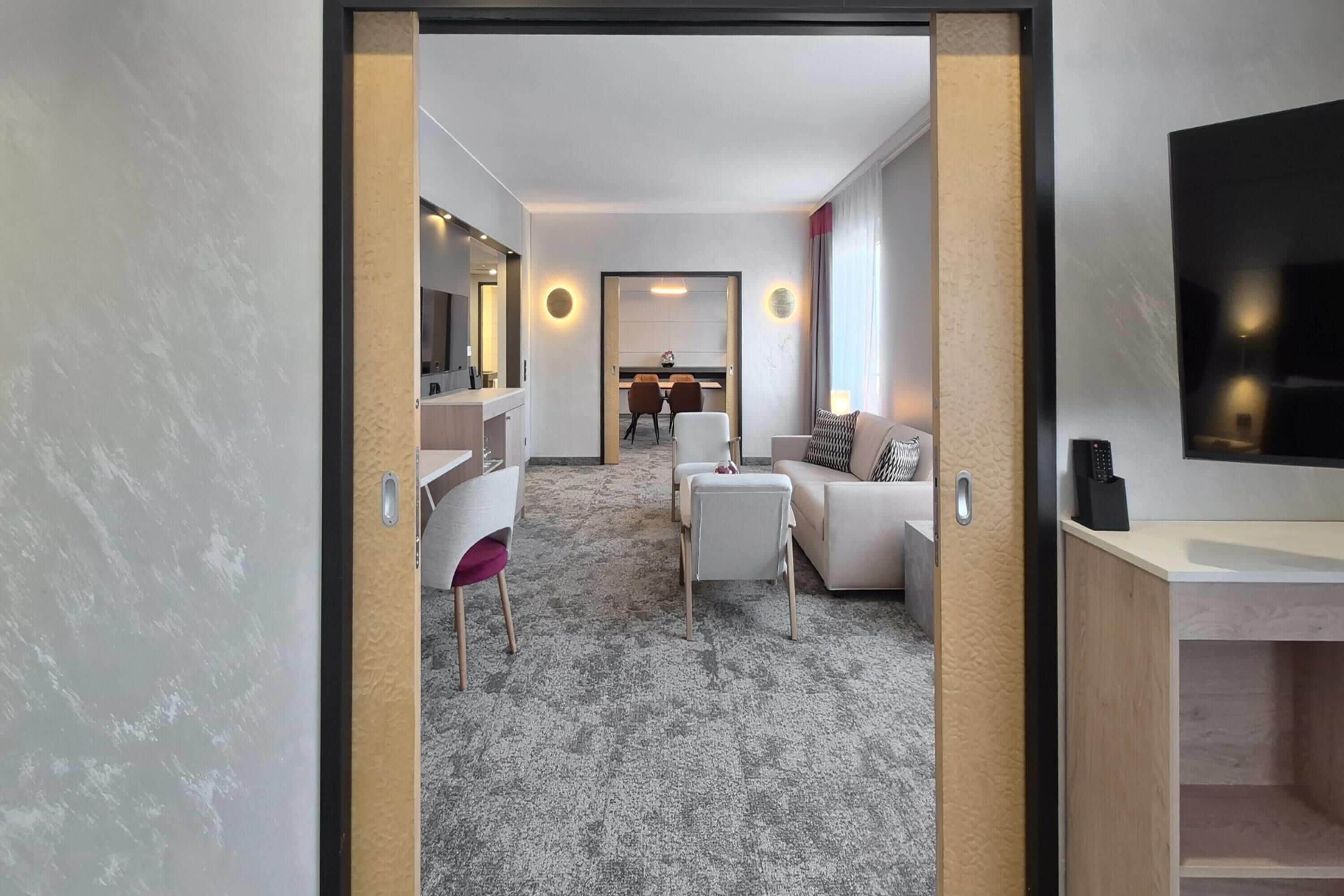 Suite Executive, 1 letto king | Una cassaforte in camera, una scrivania, insonorizzazione