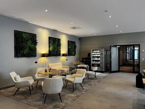 Lobby sitting area - Ramada by Wyndham Essen (Essen)