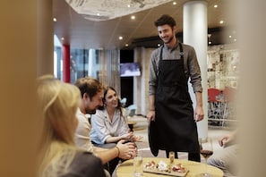 Bar (in der Unterkunft)