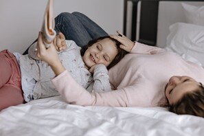 Standard-Doppelzimmer, 1 Doppelbett | Wohnbereich | Flachbildfernseher