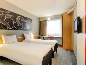Standard Room, 2 Single Beds | 1 bedroom, hypo-allergenic bedding, desk, laptop workspace