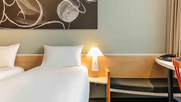 Standardzimmer, 2 Einzelbetten | Allergikerbettwaren, Schreibtisch, laptopgeeigneter Arbeitsplatz