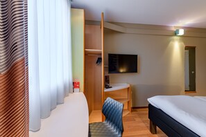 Standard Room, 2 Twin Beds | Hypo-allergenic bedding, desk, blackout drapes, soundproofing