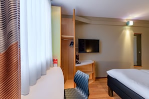 Standard Room, 2 Twin Beds | Hypo-allergenic bedding, desk, blackout drapes, soundproofing