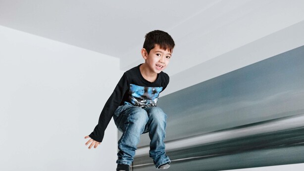 A child jumping on a bunk bed in a room with white walls and a simple, modern design. - ibis Heilbronn City (Heilbronn)