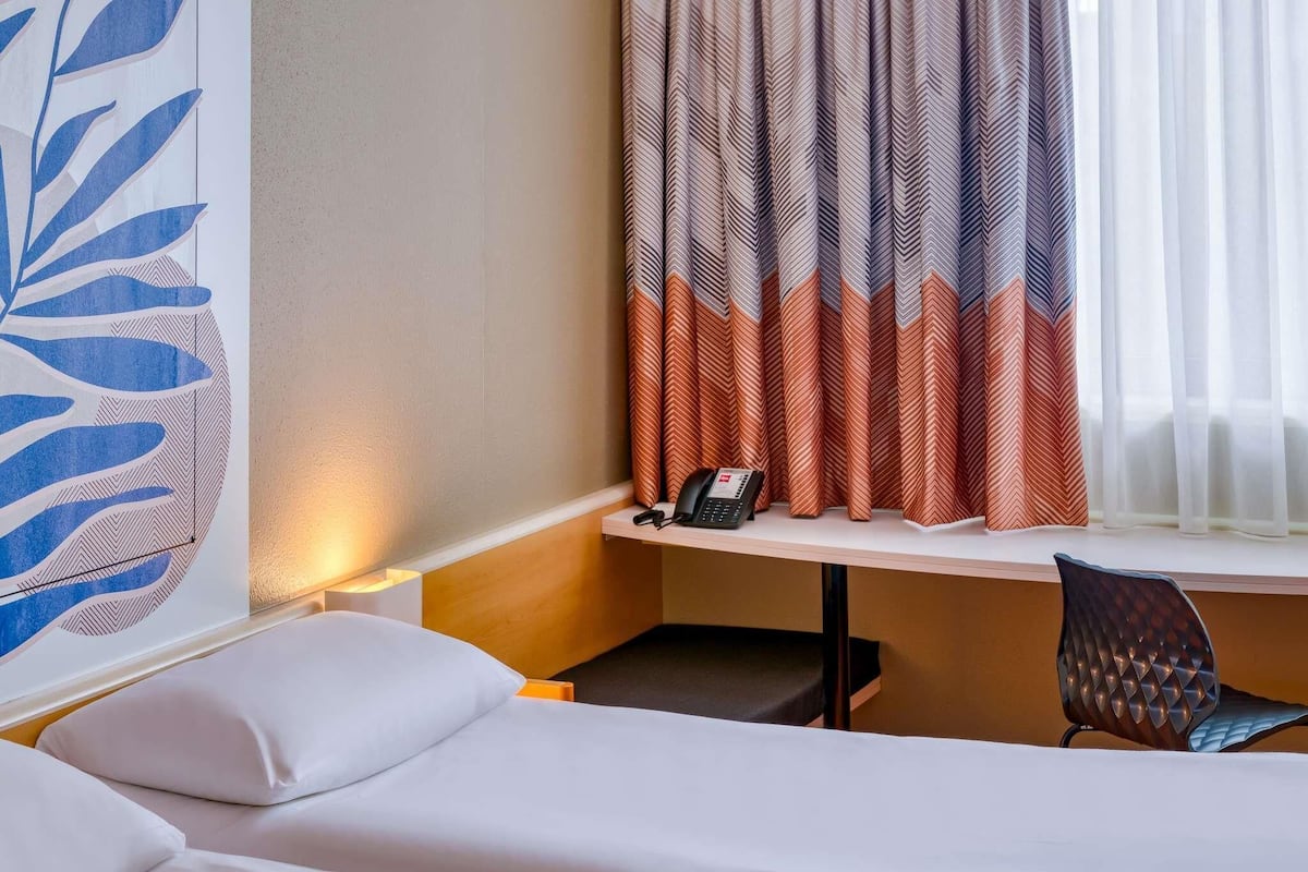 Standard Room, 2 Twin Beds | Hypo-allergenic bedding, desk, blackout drapes, soundproofing