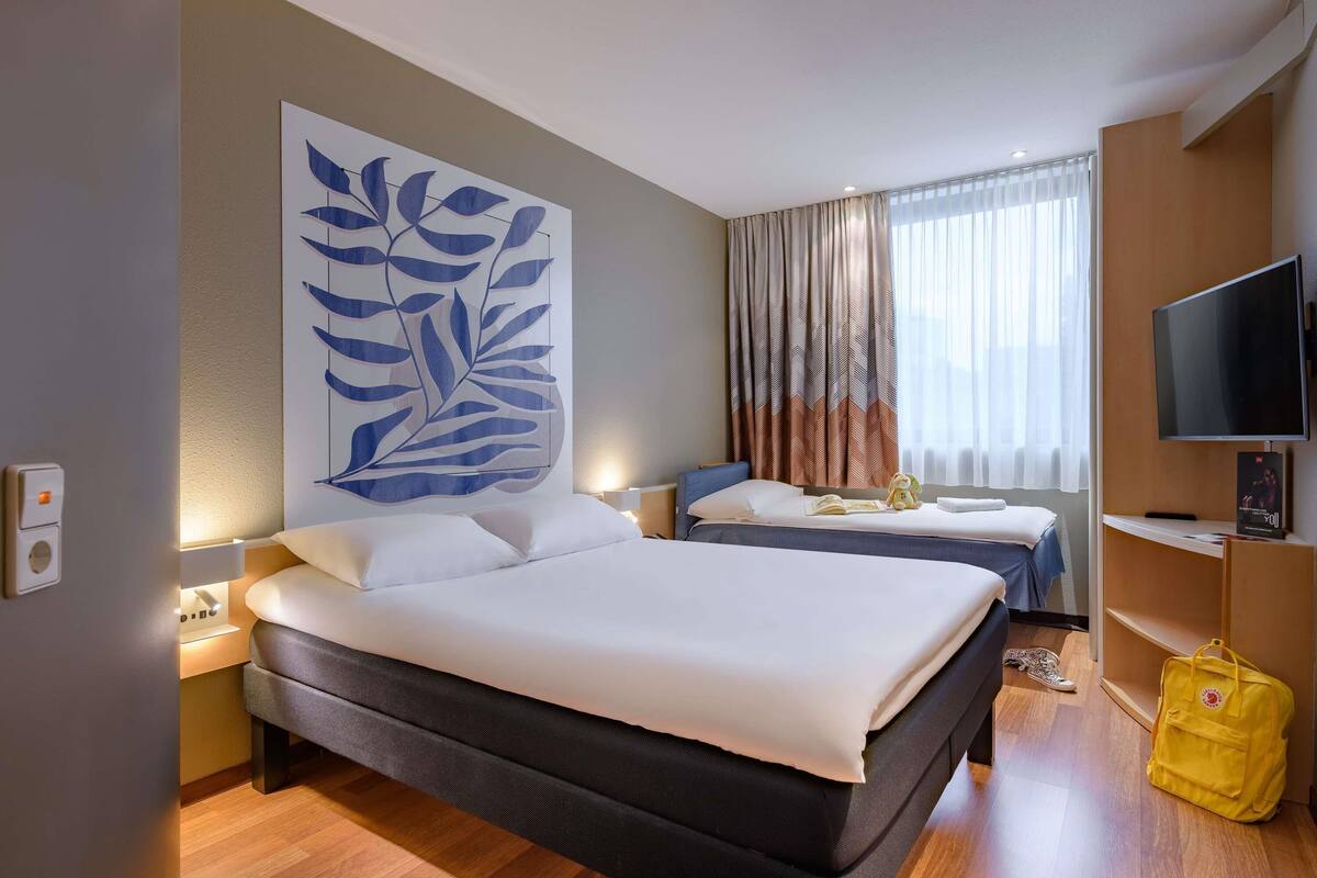 standard room, 1 double bed | hypo-allergenic bedding, desk, blackout curtains, soundproofing