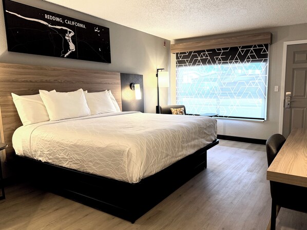 Desk, laptop workspace, blackout curtains, iron/ironing board - Thunderbird Lodge (Redding)