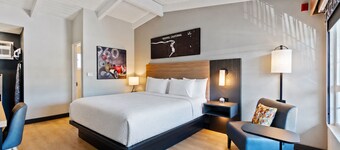 Thunderbird Lodge