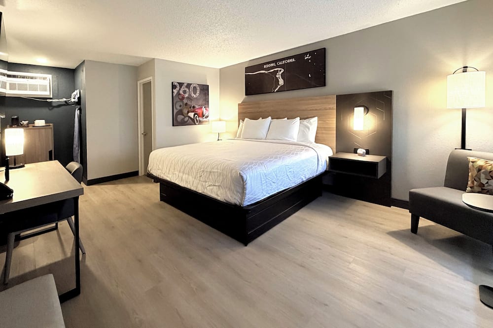 Thunderbird Lodge