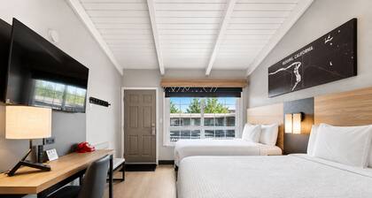 Thunderbird Lodge