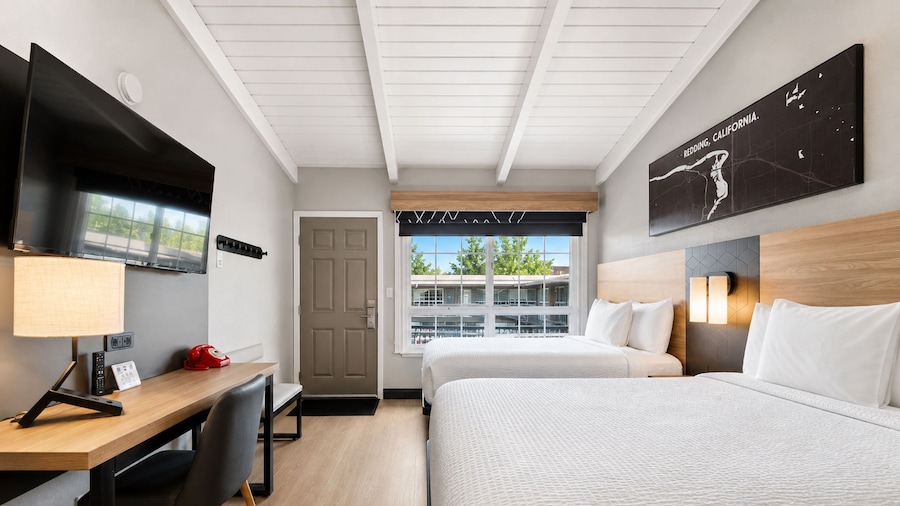 Thunderbird Lodge