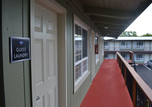 Exterior - Thunderbird Lodge (Redding)