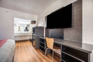 Bügeleisen/Bügelbrett, kostenloses WLAN, Bettwäsche, Wecker