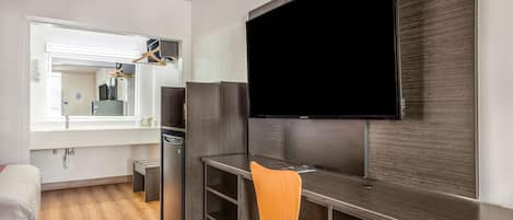 Strykejern/-brett, wi-fi (inkludert), sengetøy og vekkerklokke