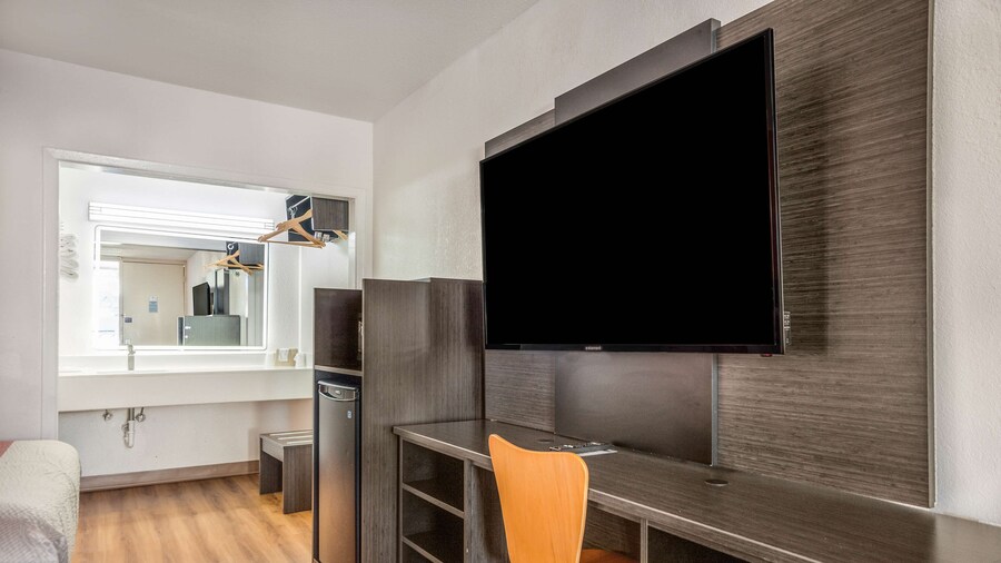 Motel 6 Florence, SC