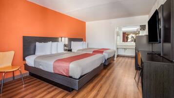 Tabla de planchar con plancha, wifi gratis, despertador y ropa de cama