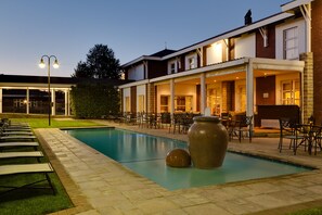 Outdoor pool, pool umbrellas, sun loungers