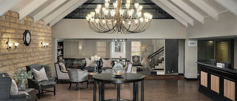 ฝ่ายต้อนรับ