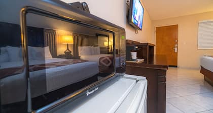 Sevilla Inn - Near Medieval Times