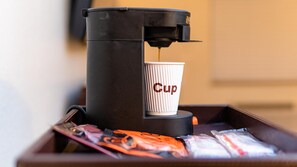 Refrigerador, microondas y cafetera y tetera 