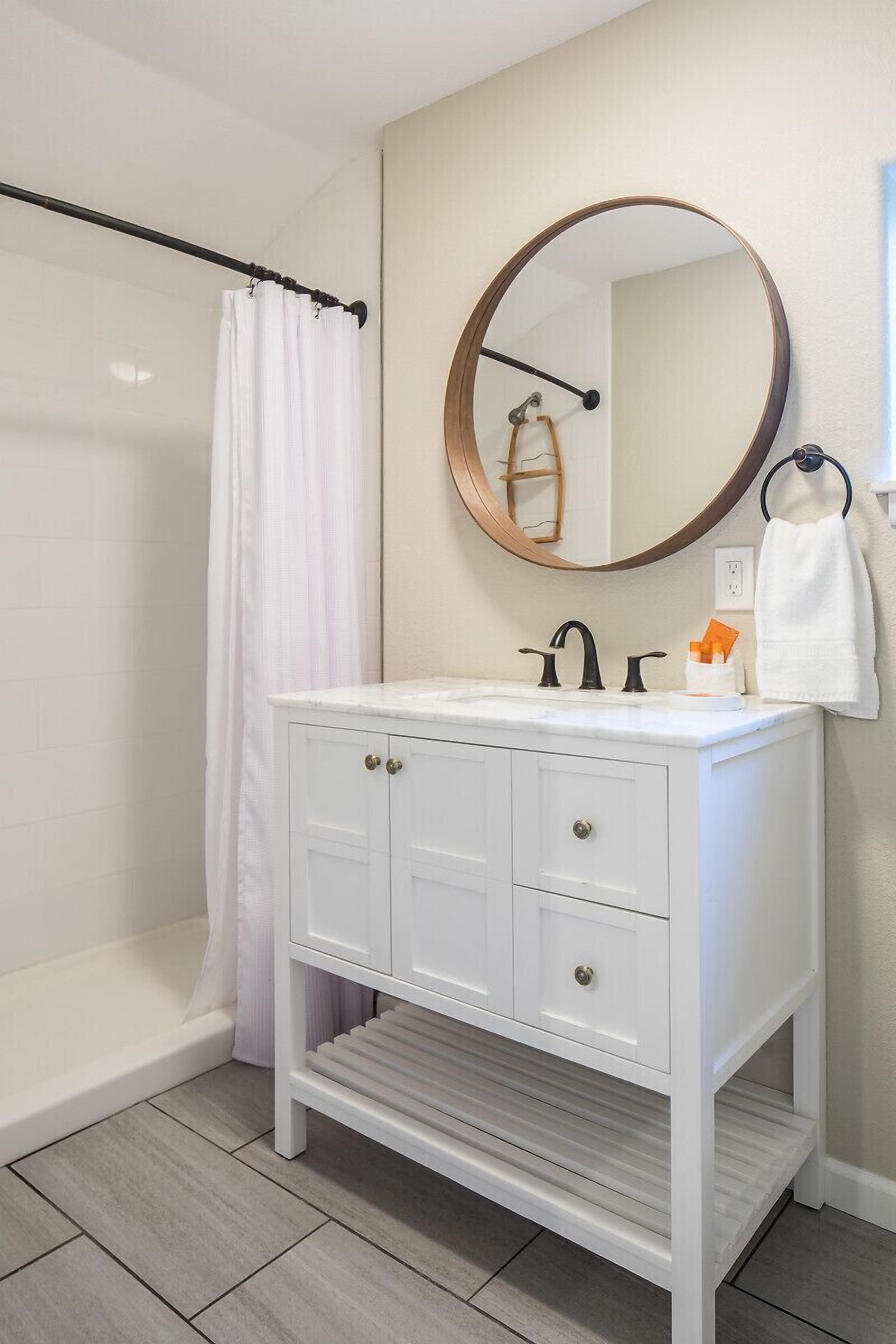 basic studio | bathroom | shower, free toiletries, hair dryer, towels