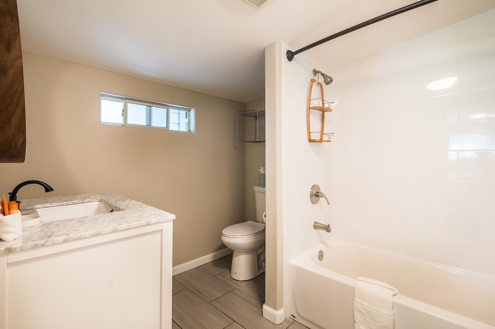 family suite, 2 bedrooms | bathroom | shower, free toiletries, hair dryer, towels