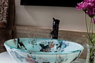 Suíte (Harmony Suite) | Banheiro | Chuveiro, secador de cabelo, roupões de banho, toalhas de banho