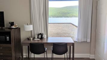 Habitación, 1 cama King size, en el área del patio | Sábanas de algodón egipcio y ropa de cama de alta calidad
