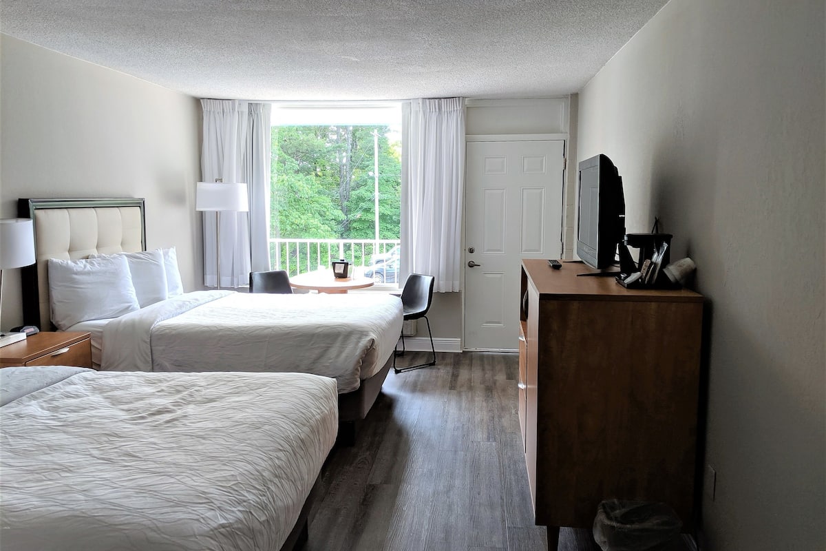Zimmer, 2 Queen-Betten, zum Innenhof hin | Bettwäsche aus ägyptischer Baumwolle, hochwertige Bettwaren