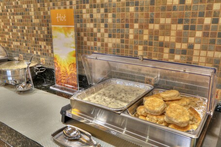 Quality Inn Near the Island Pigeon Forge - Image 5