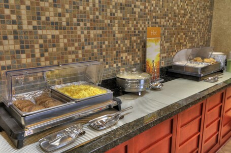 Quality Inn Near the Island Pigeon Forge - Image 35