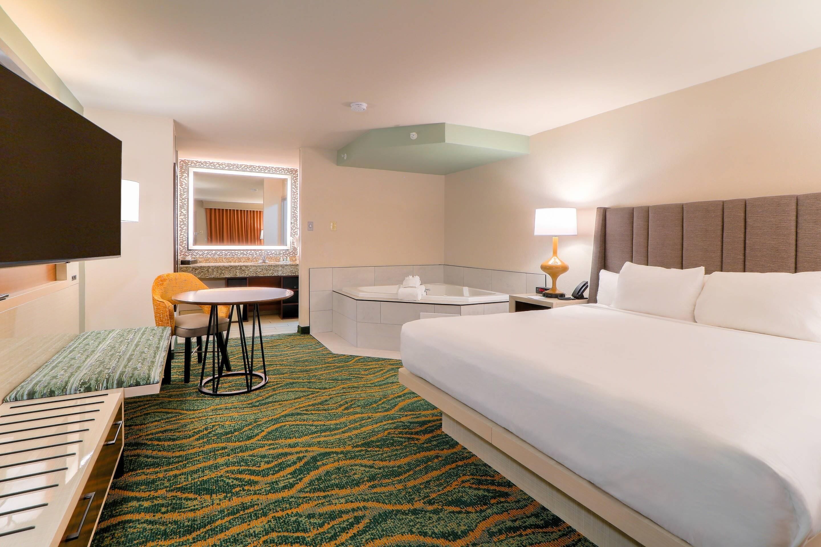 Suite, 1 King Bed, Non Smoking, Jetted Tub