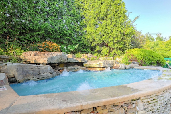 Indoor pool, seasonal outdoor pool, pool umbrellas, sun loungers