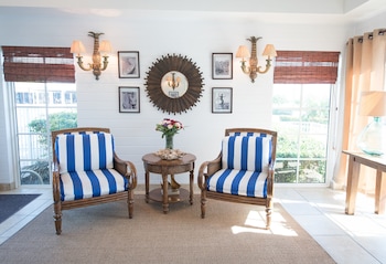 Hotel entrance and lobby at Skipjack Resort & Marina