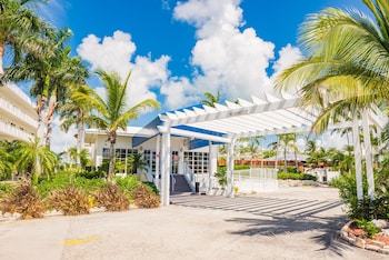 Hotel entrance at Skipjack Resort & Marina