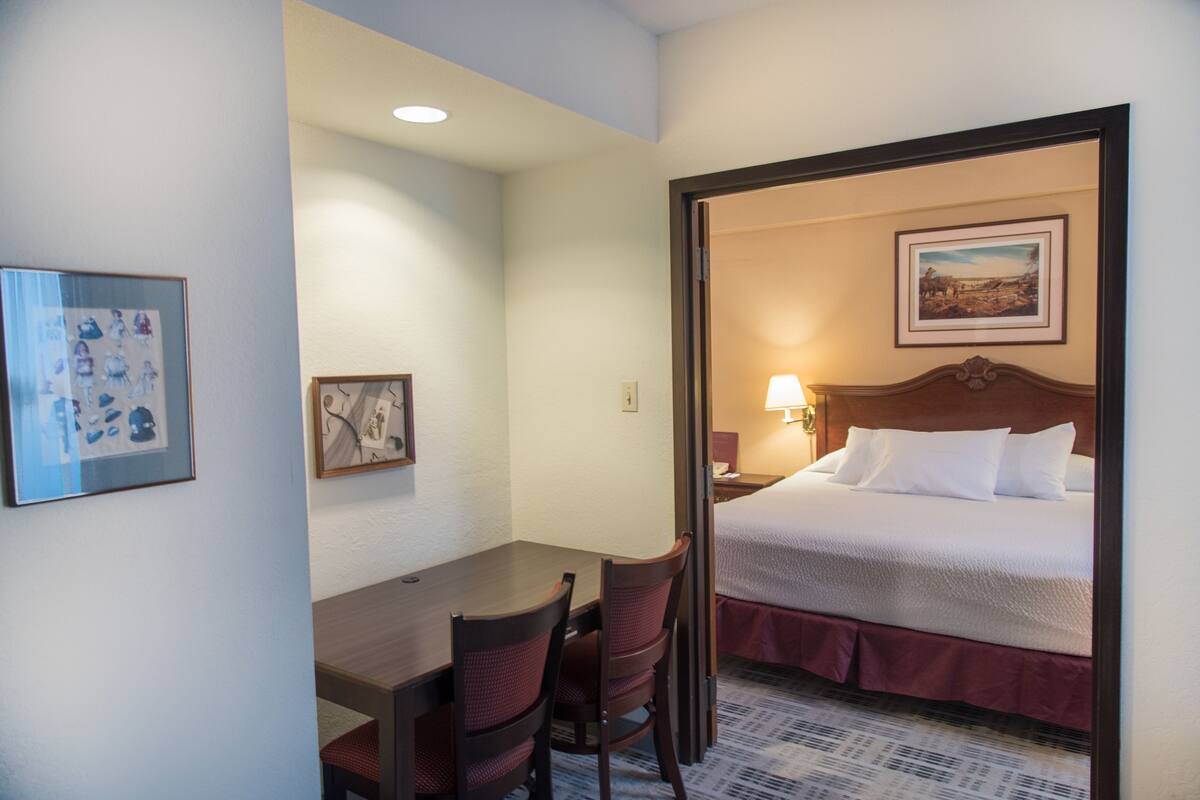 Suite, 1 King Bed