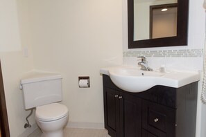 Classic Room | Bathroom