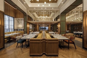 Breakfast, lunch and dinner served - Asia Hotel Bangkok (Bangkok)