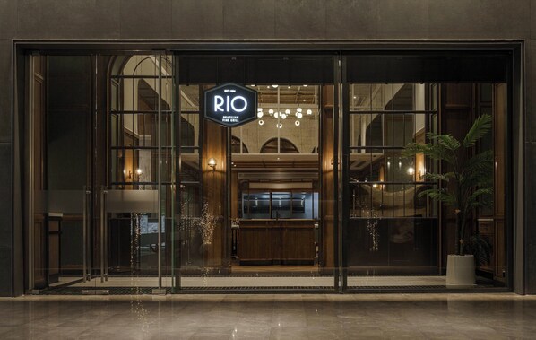 Breakfast, lunch and dinner served - Asia Hotel Bangkok (Bangkok)