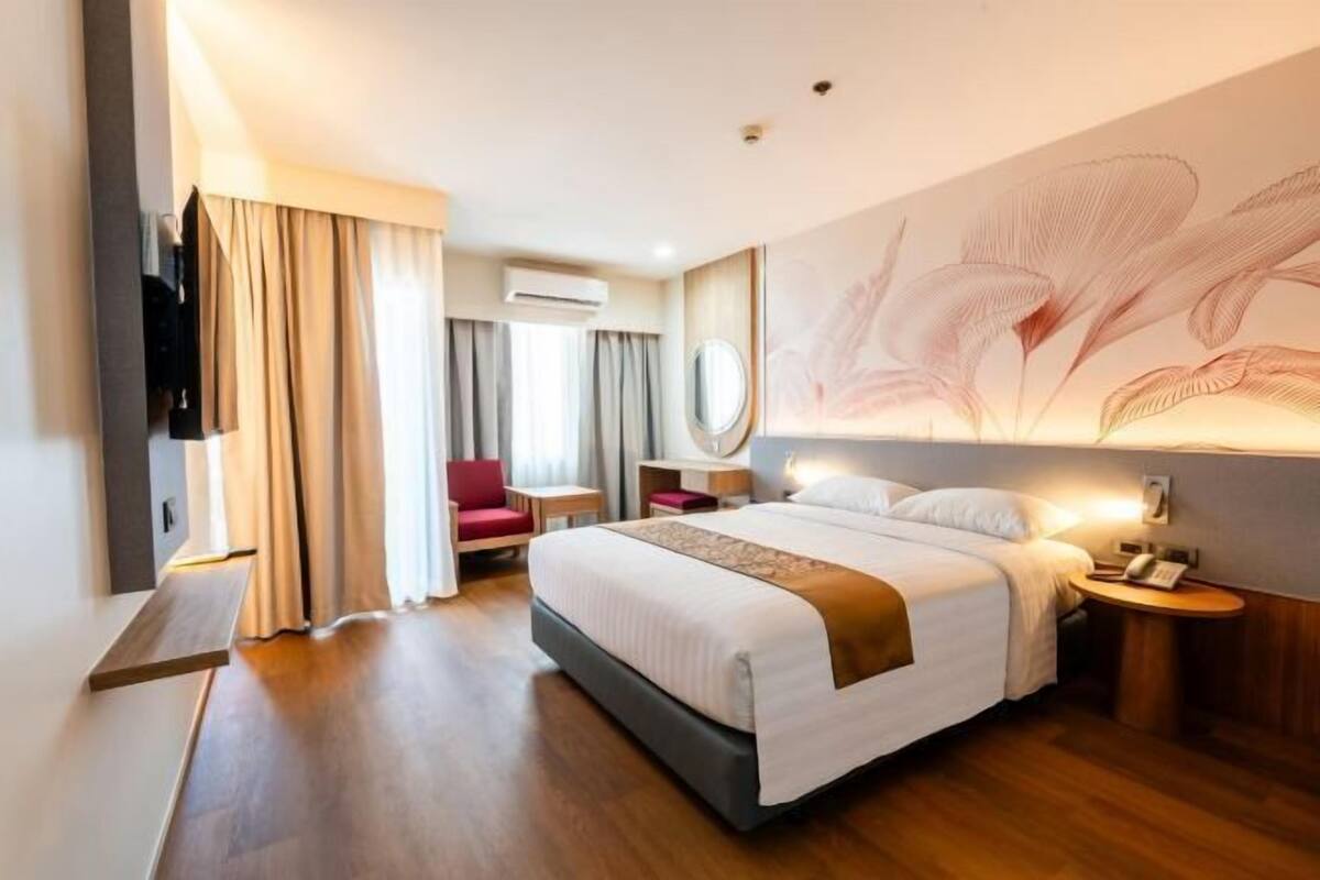 In-room safe, desk, blackout curtains, free WiFi