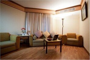 Premier Room, 1 Double or 2 Single Bed  | Living area