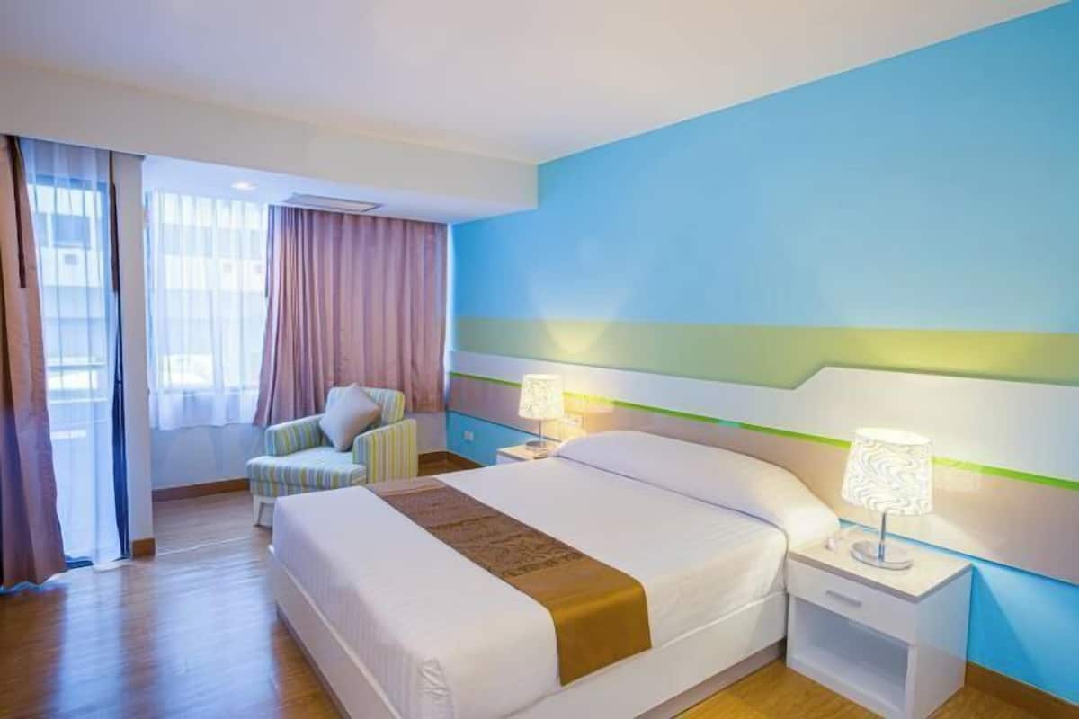 In-room safe, desk, blackout curtains, free WiFi