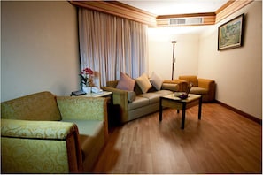 Premier Room, 1 Double or 2 Single Bed | Living area | TV