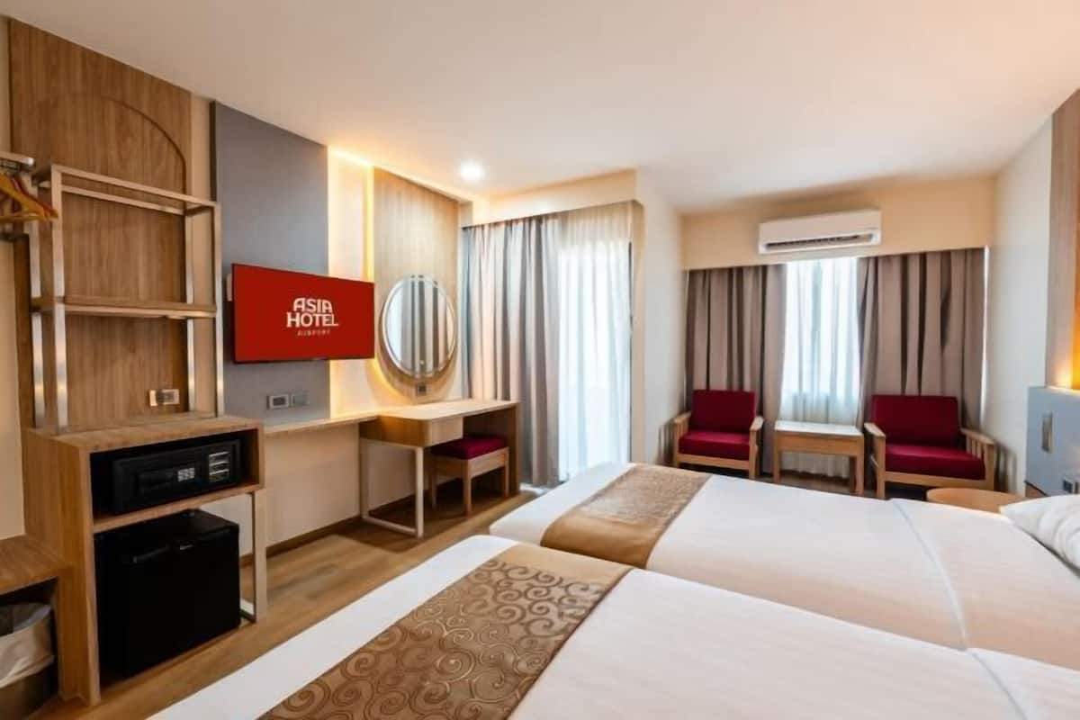 In-room safe, desk, blackout curtains, free WiFi